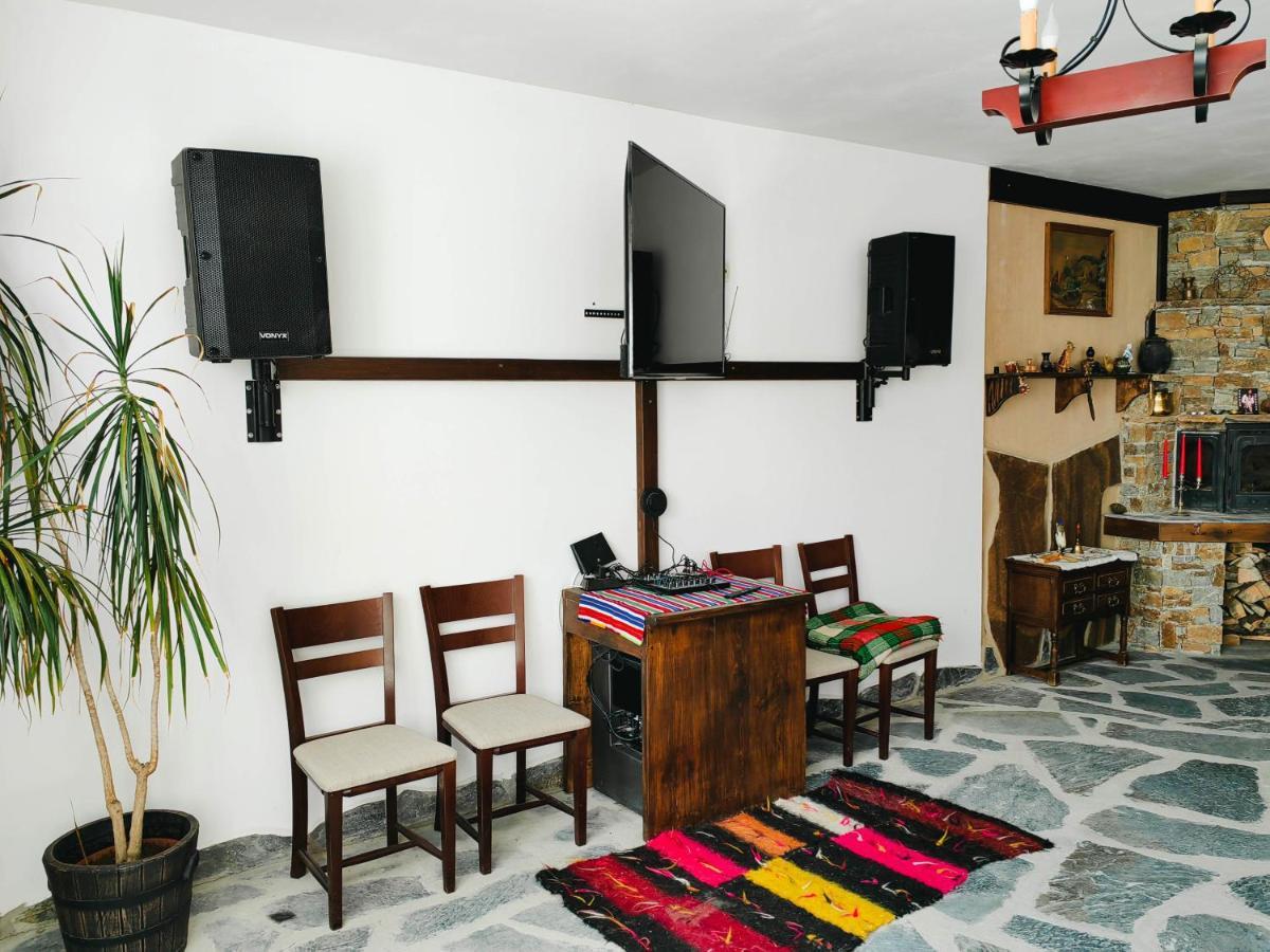 Rimovata Kashta Guest House Лещен Екстериор снимка