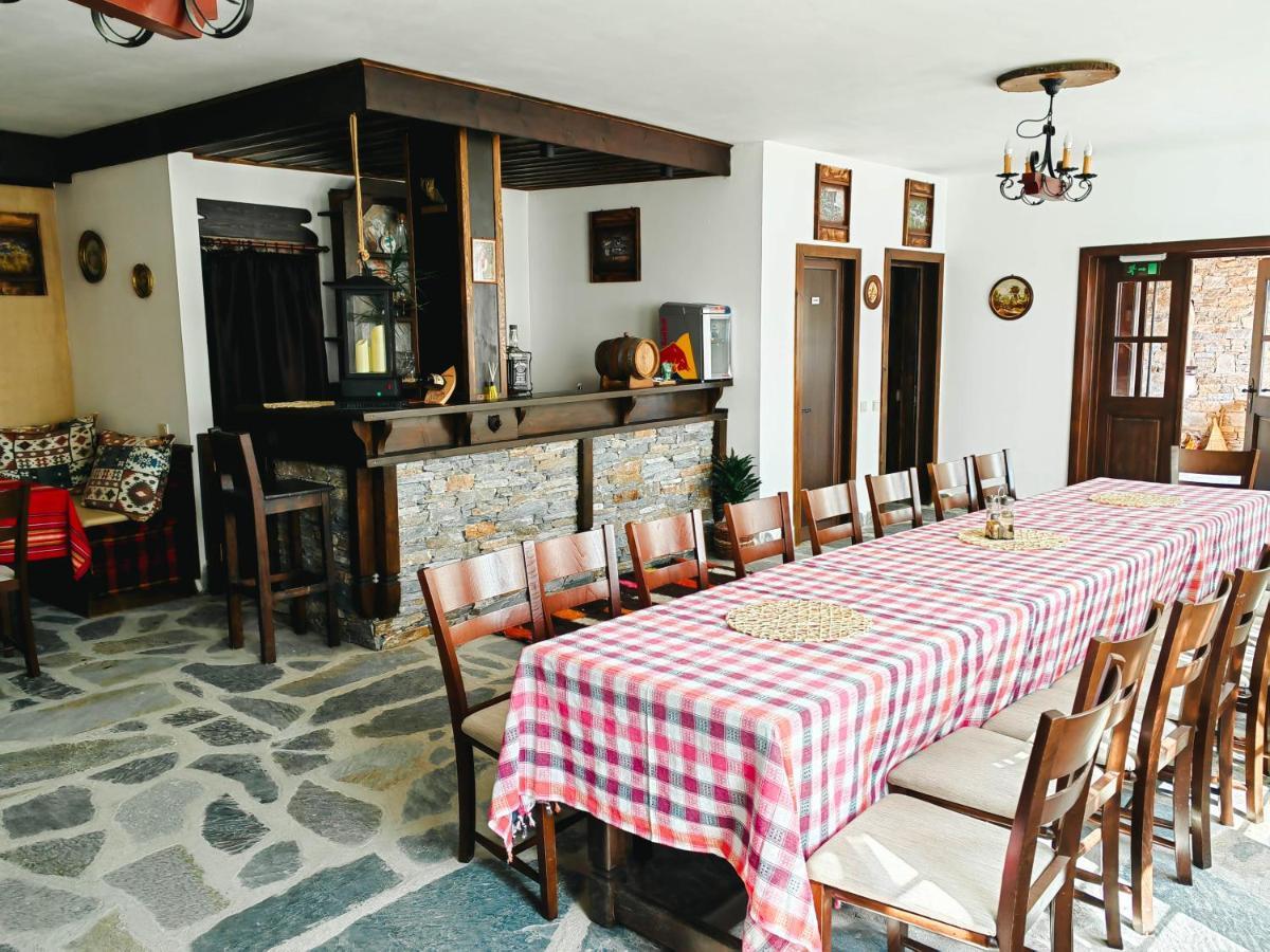 Rimovata Kashta Guest House Лещен Екстериор снимка