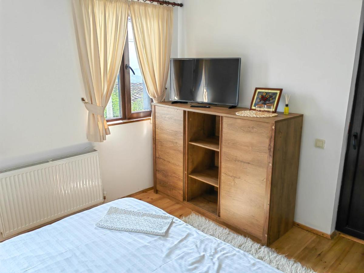 Rimovata Kashta Guest House Лещен Екстериор снимка