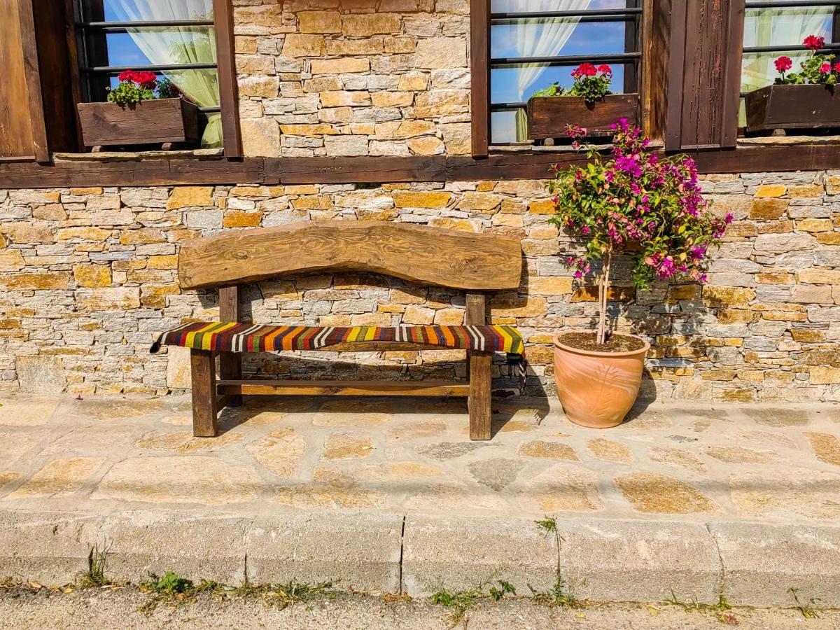 Rimovata Kashta Guest House Лещен Екстериор снимка