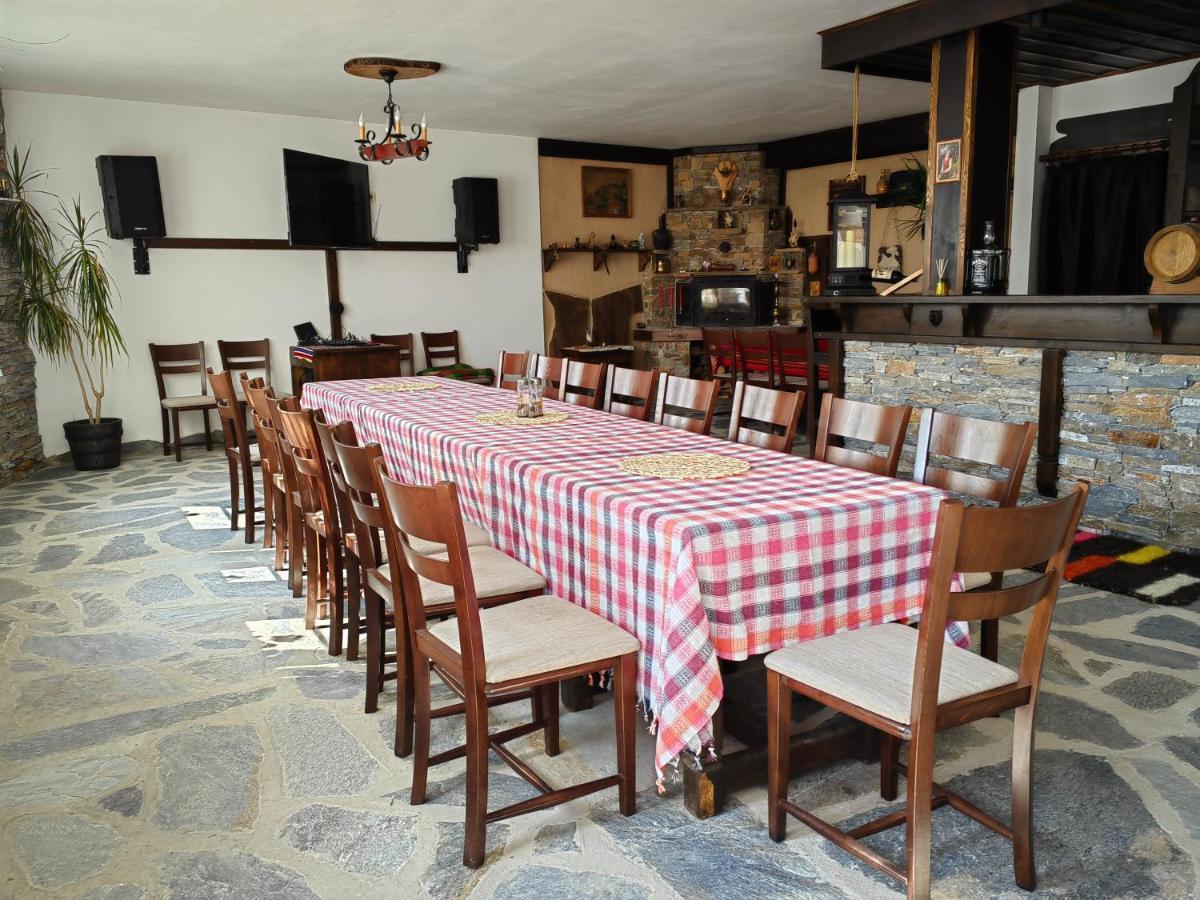 Rimovata Kashta Guest House Лещен Екстериор снимка