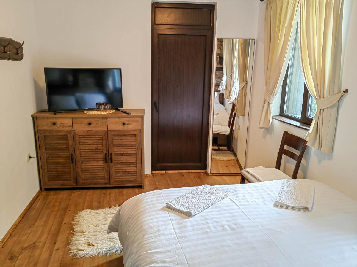 Rimovata Kashta Guest House Лещен Екстериор снимка